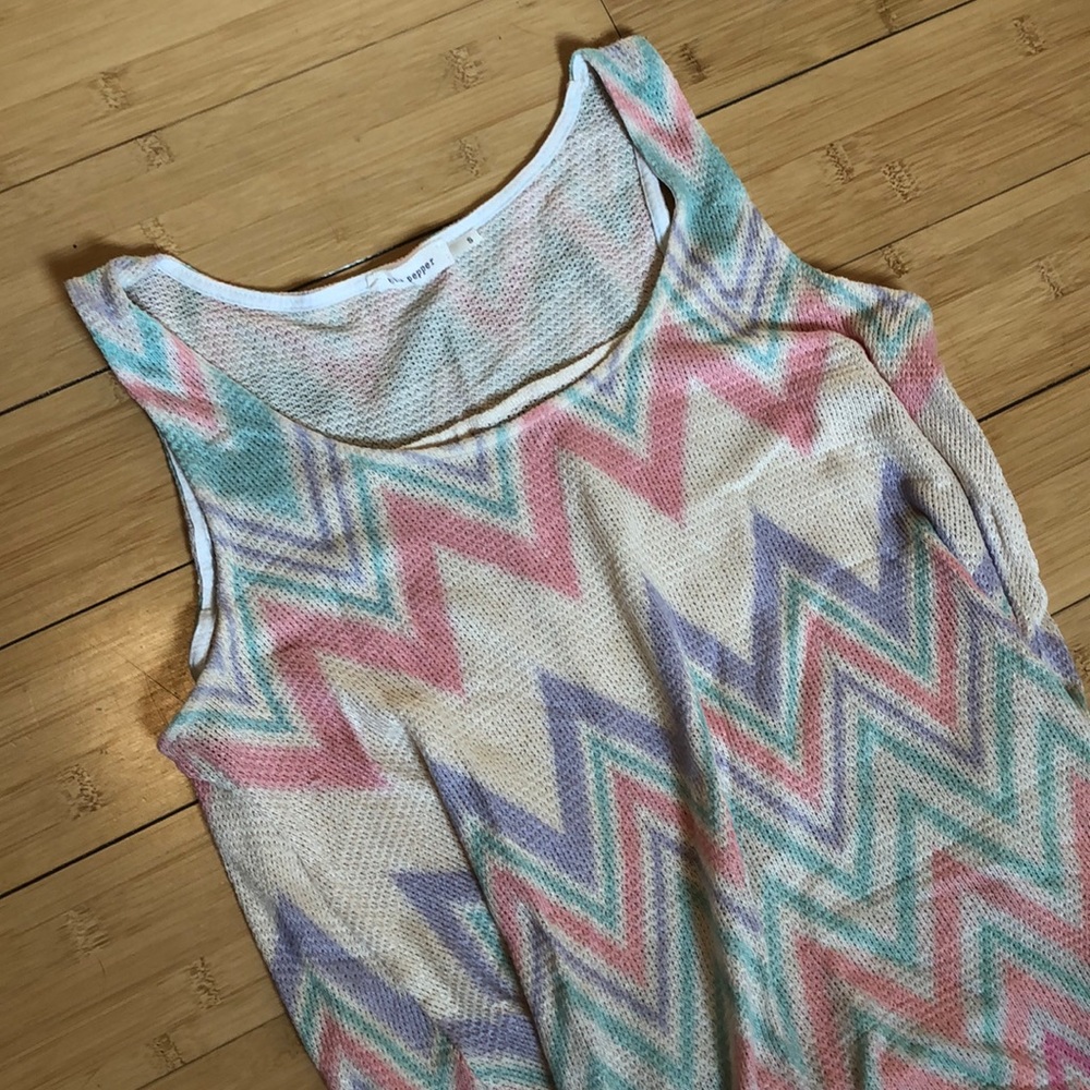 Cute patterned tank! - Picture 2 of 4